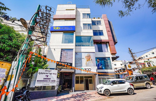 Fabhotel Emirates Inn