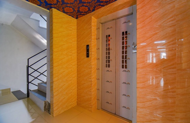 Fabhotel Apricot Premier