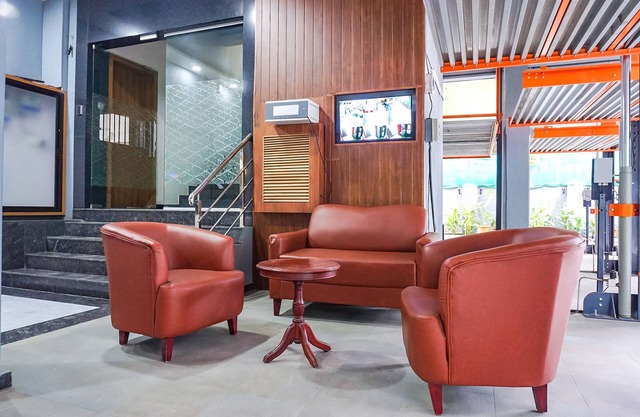Fabhotel Everest Inn
