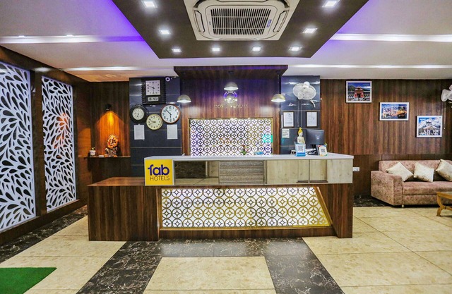 Fabhotel Frolic