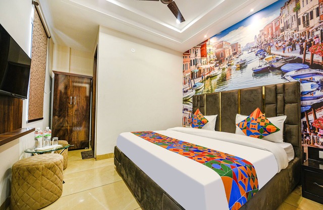 Fabhotel Globe Inn
