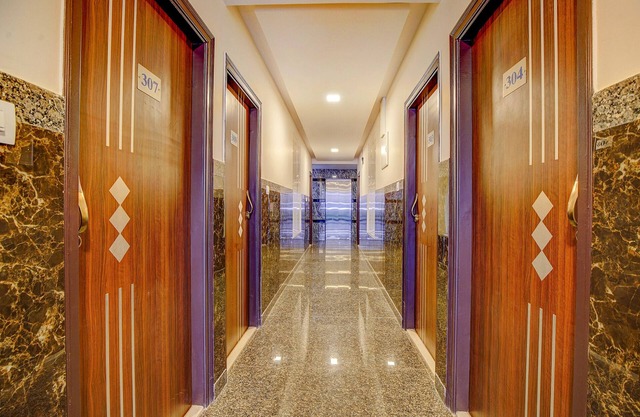 Fabhotel Greenwood Xpress Inn
