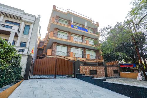 FabHotel Grihum