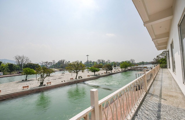 Fabhotel Jaswinder Bhawan
