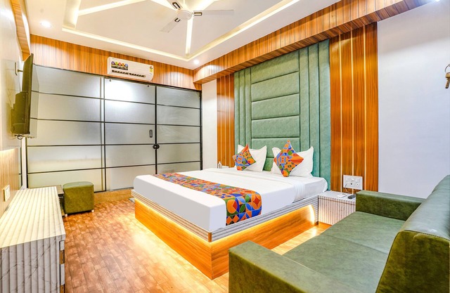 Fabhotel Max