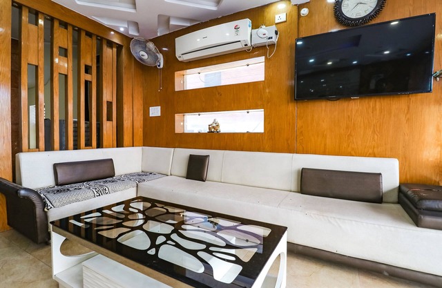 Fabhotel Nandgiri Palace