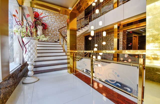 Fabhotel Prime Maya Palace