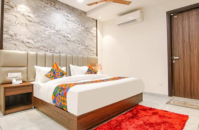 Fabhotel Prime Royal Inn Suites
