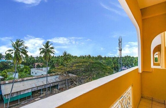 Fabhotel Radha Residency