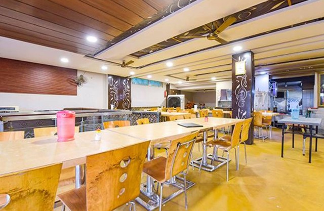 Fabhotel Raghumani Palace