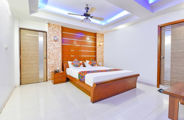 Fabhotel Raj Ratna
