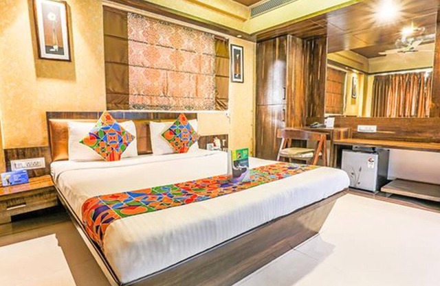 Fabhotel Regal Inn