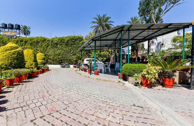 Fabhotel Resort Royal Garden Retreat