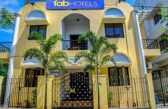 Fabhotel Roselle Stays