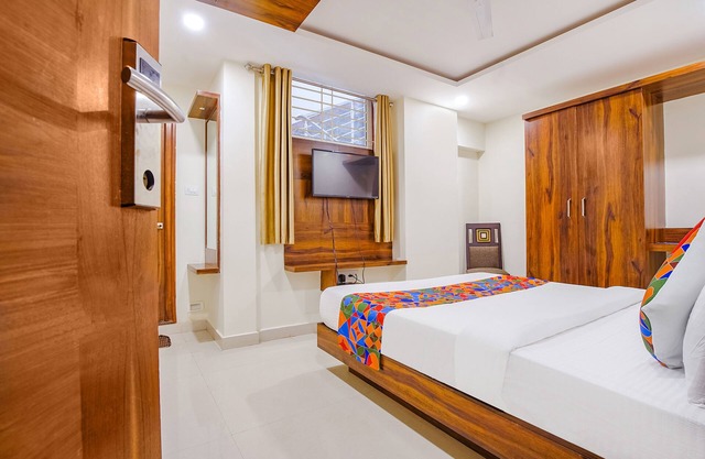 Fabhotel Royal Inn I