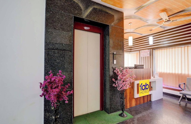FabHotel Royal Suites - Near Manyata Tech Park