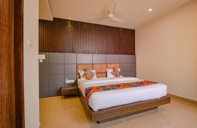 Fabhotel Senthur Inn