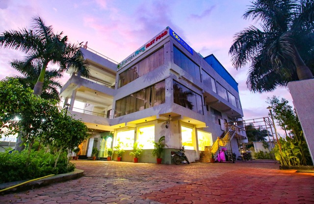 Fabhotel Sharma & Vishnu Garden
