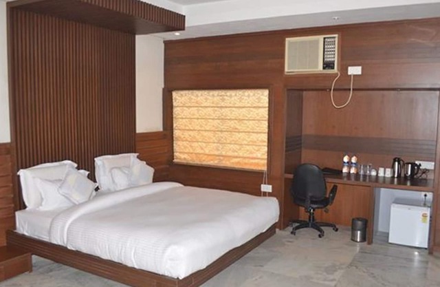 Fabhotel Shivani International