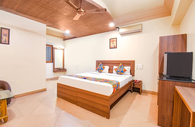 Fabhotel Shreeyash Residency