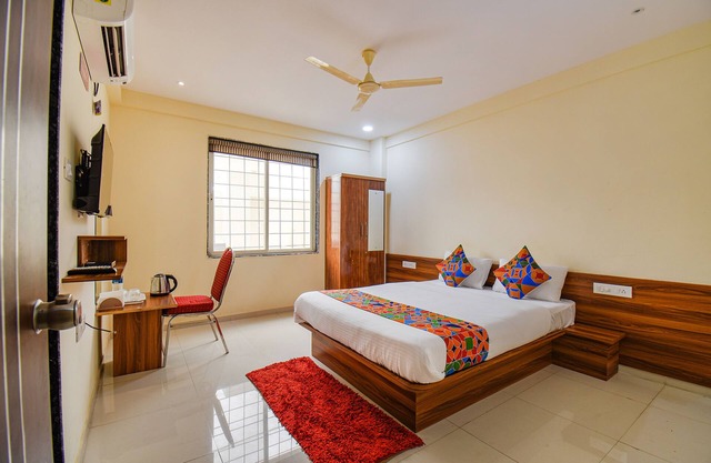 Fabhotel Silver 7