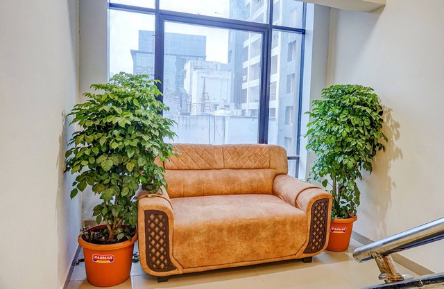 Fabhotel Tan Square