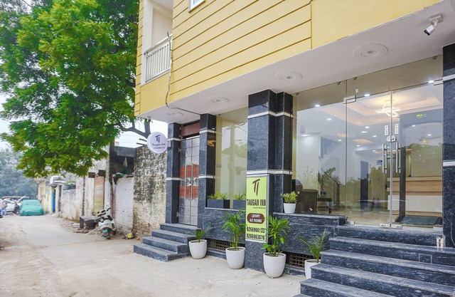 Fabhotel Taugan Inn