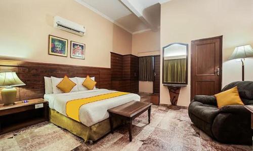 FabHotel The Dayal - 24 kms from Delhi Gate, 5 kms from Agra Fort