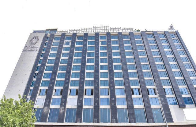 Fabhotel The Grand Anukampa With Swimming Pool