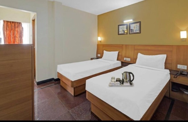 Fabhotel The Redfox