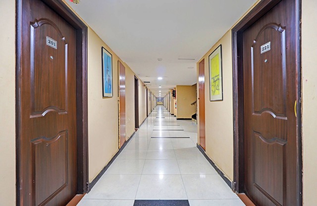 Fabhotel The Royal Plaza