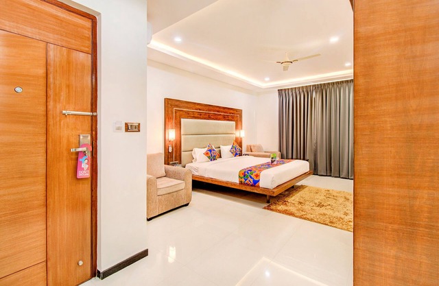 Fabhotel The Royal Suites