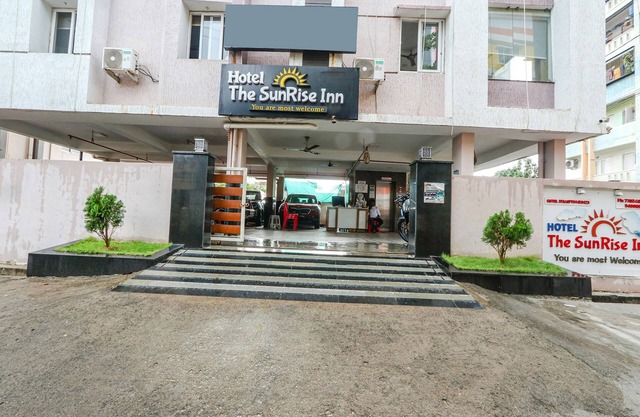 Fabhotel The Sunrise Inn