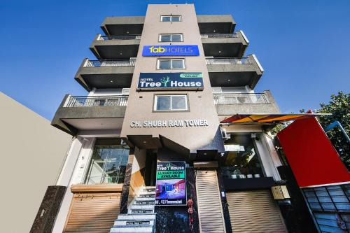 FabHotel Tree House - Nr Yashobhoomi Convention Centre