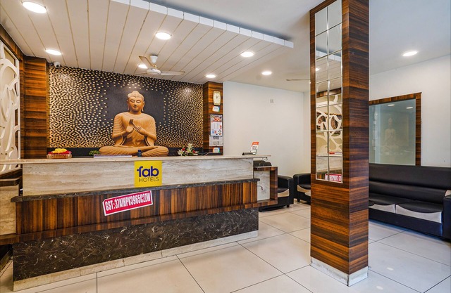 Fabhotel V Grand