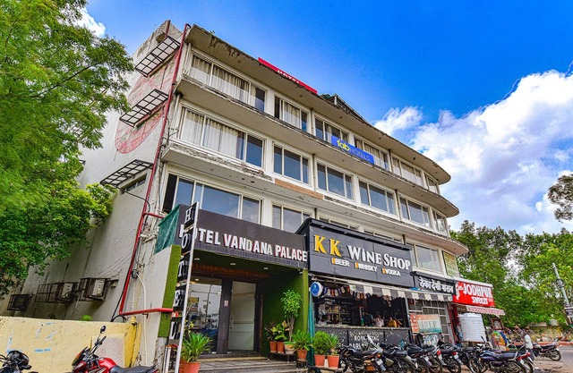 Fabhotel Vandana Palace
