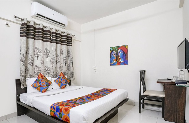 Fabhotel Vardhan House Ii