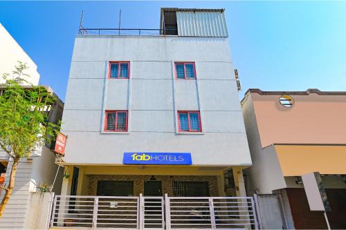 FabHotel VRJ Residency - 500M from Chennai Trade Center