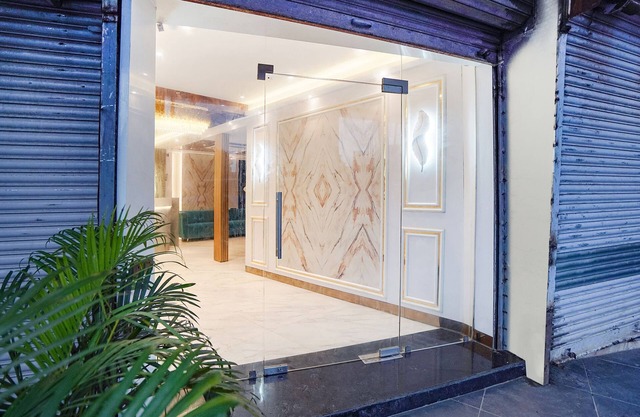 Fabhotel Well Back