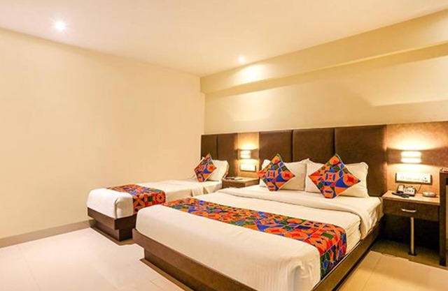 Fabhotel West Inn