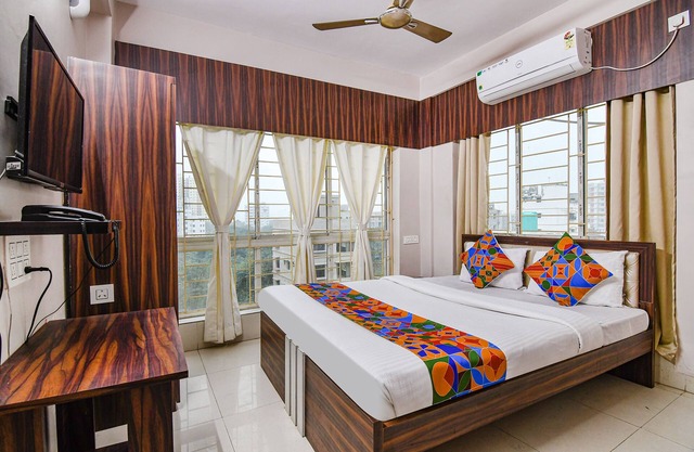 Fabhotel White House I