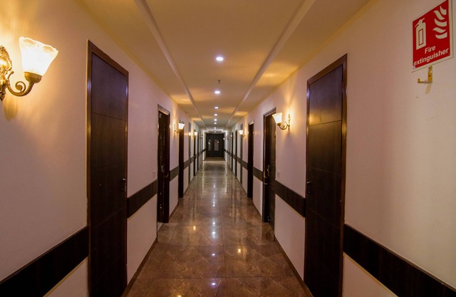Fabhotel Woods Inn