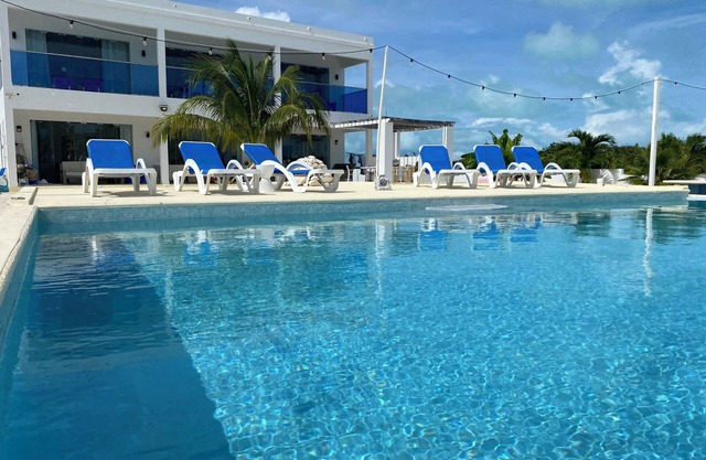 Fabulous Penthouse Condo with great sea views.