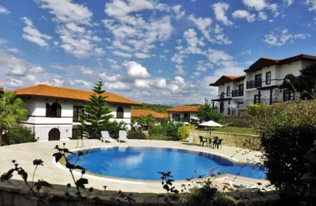 *FABULOUS 1 Bed Apartment, Beach, Golf, pools & mountains.*