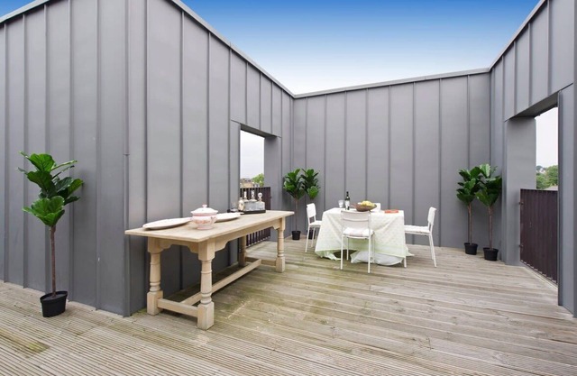 Fab 2-bed Penthouse in Wimbledon