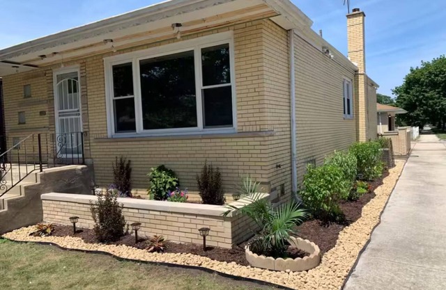 Fabulous 3-bedroom house with AC in Chicago