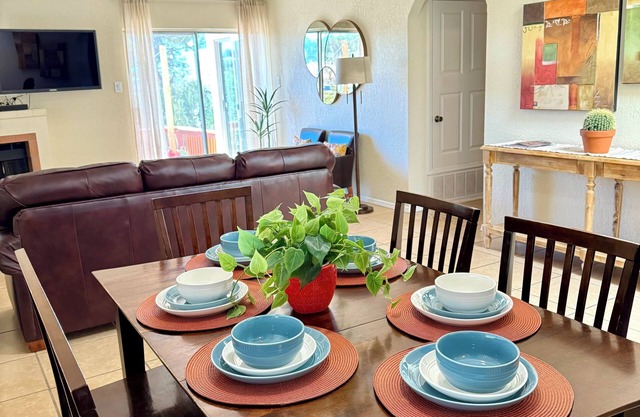 Fabulous 3-bedroom townhome in central Las Cruces