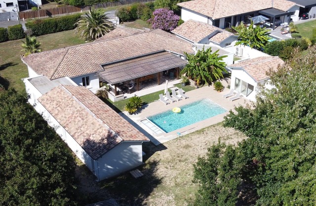 Fabulous 320m2 villa on the outskirts of Hossegor 6 suites Swimming pool Spa Pool-house