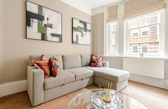 Fabulous 4 Bed Apartment by Marylebone