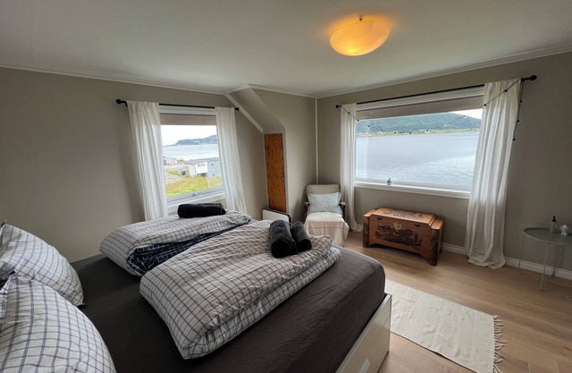 Fabulous 4-bedroom villa with AC in Møre og Romsdal, boat available